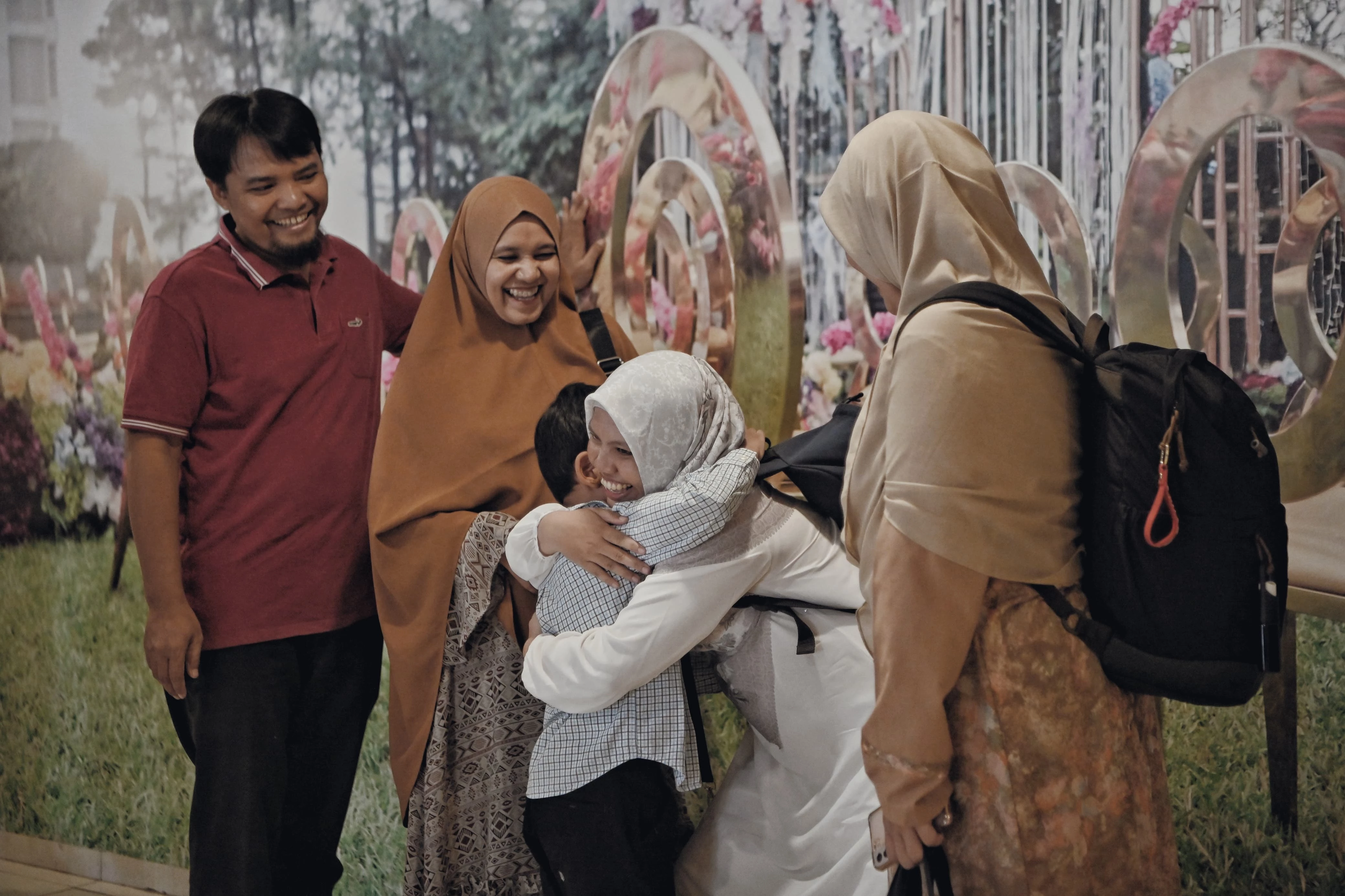Silaturahmi atau Silaturahim? Simak Perbedaannya Di Sini.