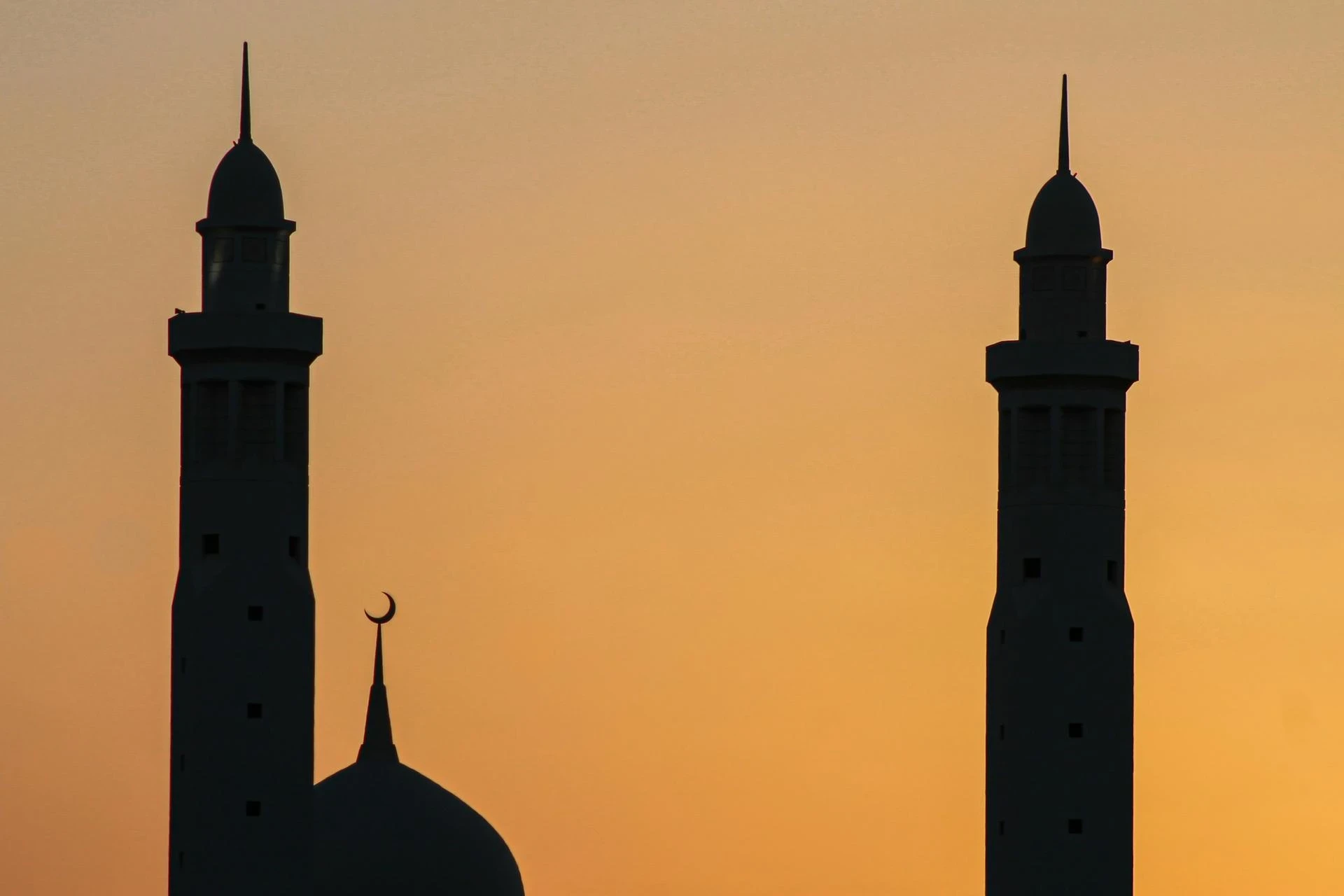 Kapan Jam Buka Puasa Surabaya? Cek Jadwal Sholat Surabaya!